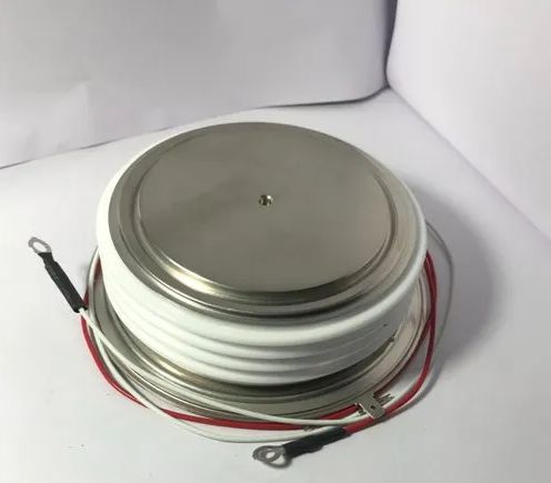 Роль силовых тиристоров в системах регулирования напряжения и частоты