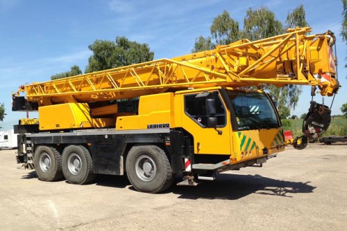 Аренда автокрана: особенности и преимущества