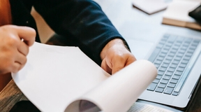 Кто отвечает за восстановление кадровой документации в компании и как организовать процесс